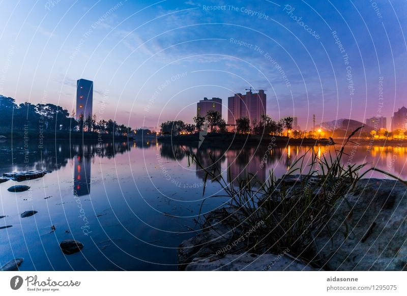 Nachts am See von Jiangyin Landschaft Nachthimmel Sommer Wildpflanze China Asien Stadt Menschenleer Haus blau ruhig Insel Reflexion & Spiegelung Hochhaus