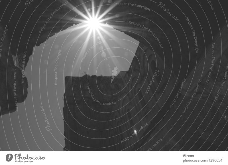 Blitzlicht Sonne Italien Kirche Dom Mauer Wand Fassade Torbogen Steintor glänzend leuchten alt hell Hoffnung Rettung Licht Lichterscheinung blenden Gegenlicht