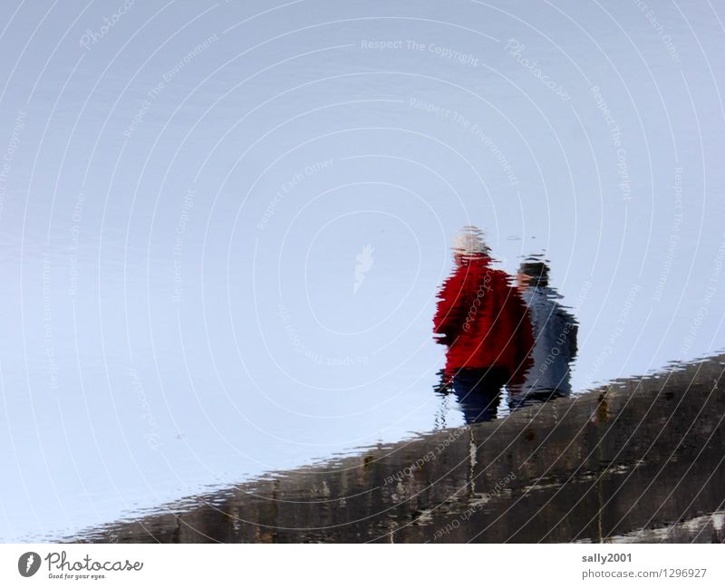 Auflösungserscheinungen... Ferien & Urlaub & Reisen Ausflug wandern Nordic Walking Mensch 2 Regenjacke Mütze Erholung gehen Sport Flüssigkeit rot Zufriedenheit