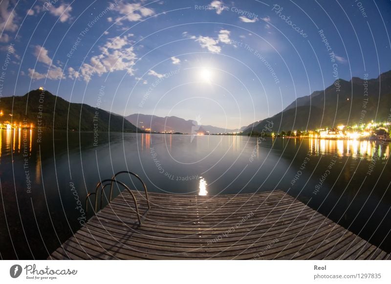 Nächtlicher Steg Abenteuer Ferne Sommerurlaub Natur Landschaft Urelemente Wasser Himmel Nachthimmel Mond Vollmond Schönes Wetter Hügel Alpen Berge u. Gebirge