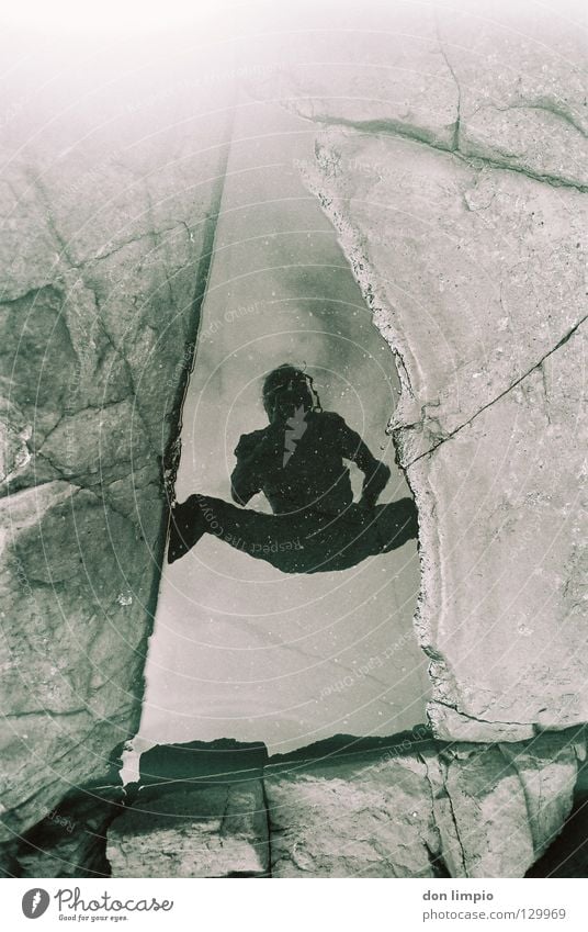 wo ist hier? analog Spiegel Wolken Mitte Schwarzweißfoto Stein Wasser me