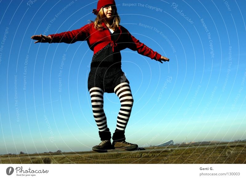 crazy Grazie Körperhaltung edel ästhetisch Mädchen Jugendliche langhaarig O-Beine Turnen Turner Fröhlichkeit frisch gestreift Zebra Ringelstrümpfe Strumpfhose