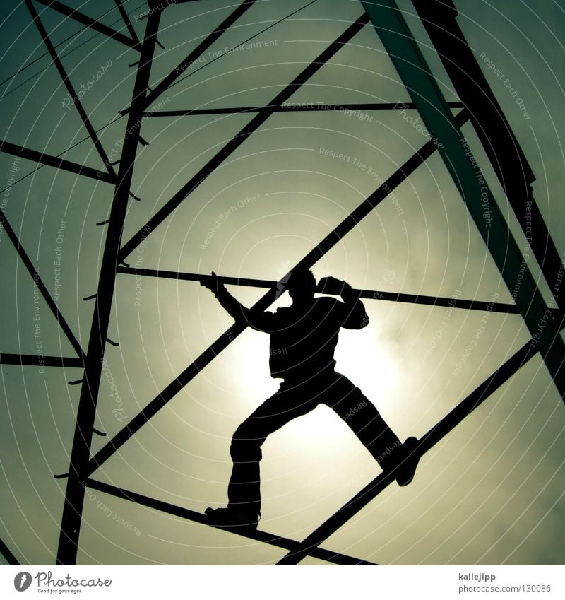 strompreiserhöhung Elektrizität Steigung Sonnenenergie Strommast Licht Wolken Mann Mensch Lifestyle Verstrebung Hochspannungsleitung Verbindung Kurzschluss