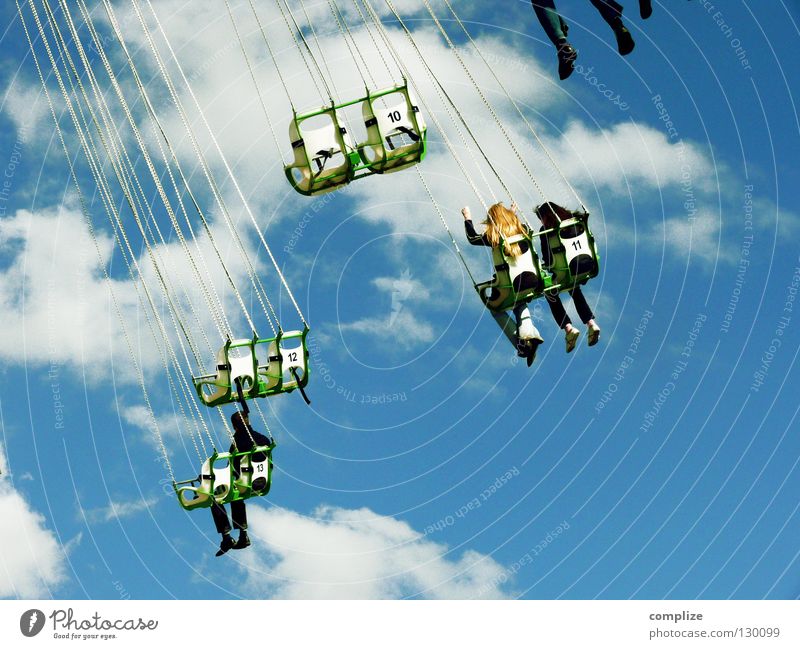 wolken.tv Jahrmarkt Wolken Sommer Schaukel Kettenkarussell Sitzgelegenheit Fahrgeschäfte fahren Spielplatz Platz rund Freude Frühlingsfest Show Sicherheit Mann