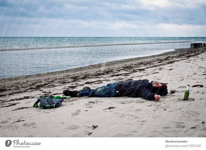 Ankommen am Meer.... Bier Lifestyle Ferien & Urlaub & Reisen Ferne Freiheit Mensch maskulin Junger Mann Jugendliche Erwachsene Leben 1 18-30 Jahre Küste Strand