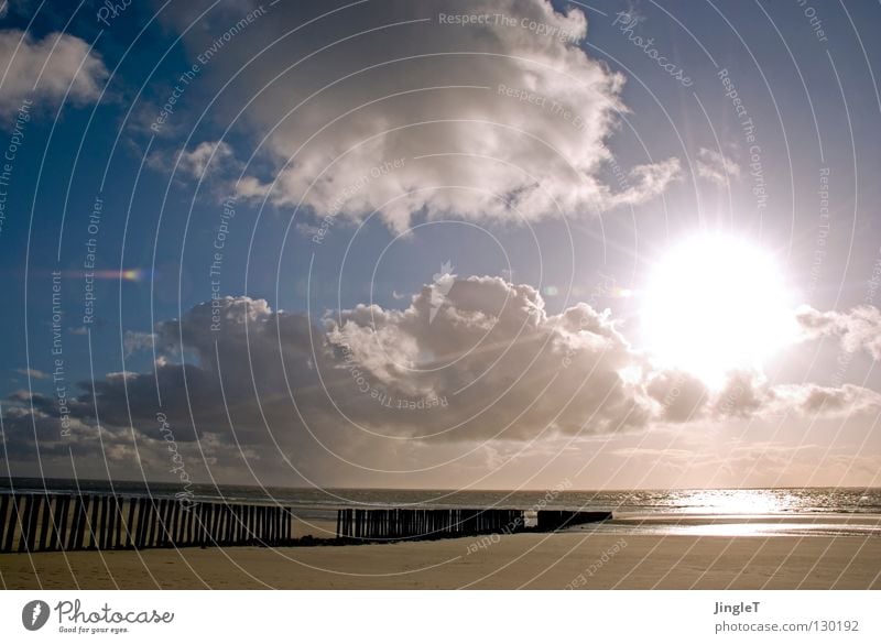 Weitsicht Strand Küste Wellen Buhne Gezeiten Ebbe Mondsüchtig Korn Müll Strandgut Unendlichkeit Wolken braun Reflexion & Spiegelung Aussicht atmen Sehnsucht