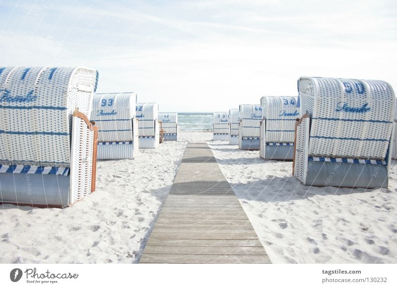 MY WAY INTO THE LIGHT Strand Sommer Sonne Steg Strandkorb Meer Licht Ferien & Urlaub & Reisen Abendsonne Sonnenuntergang Wellen Brandung Freude Sand