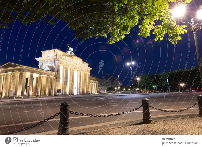 Berlin Brandenburger Tor Deutschland Stadt Hauptstadt Stadtzentrum Menschenleer Platz Bauwerk Gebäude Architektur Sehenswürdigkeit Wahrzeichen Denkmal Straße