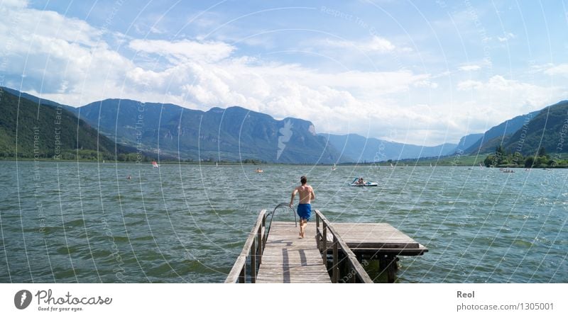 In den See Freude Glück Ferien & Urlaub & Reisen Tourismus Ausflug Ferne Sommerurlaub Strand Mensch maskulin Junger Mann Jugendliche 1 13-18 Jahre Natur