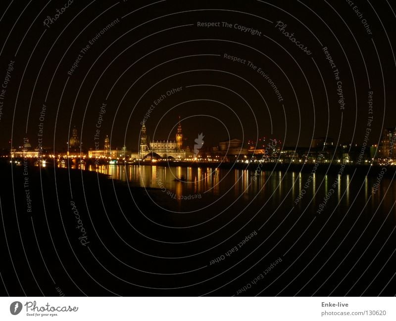 Dresden bei Nacht 1 Nachtaufnahme Langzeitbelichtung Abenddämmerung Reflexion & Spiegelung Beleuchtung Wasser Siluette Elbe Fluss Frauenkirche Licht