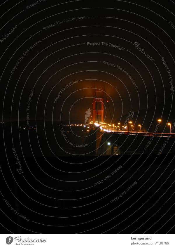 Golden Gate Bridge Nachts im Nebel San Francisco dunkel Brücke Licht