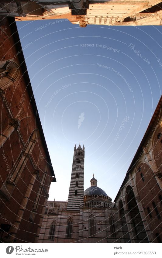 Zwischenbebauung Städtereise Wolkenloser Himmel Schönes Wetter Siena Italien Toskana Stadt Stadtzentrum Altstadt Menschenleer Haus Traumhaus Religion & Glaube