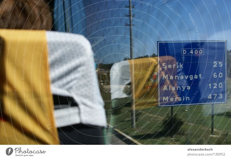 On the way Sessel Fenster Bus Ferien & Urlaub & Reisen Türkei Langeweile Busfahren Sitzgelegenheit aus dem fenster fensterln im bus Fensterblick Fensterplatz