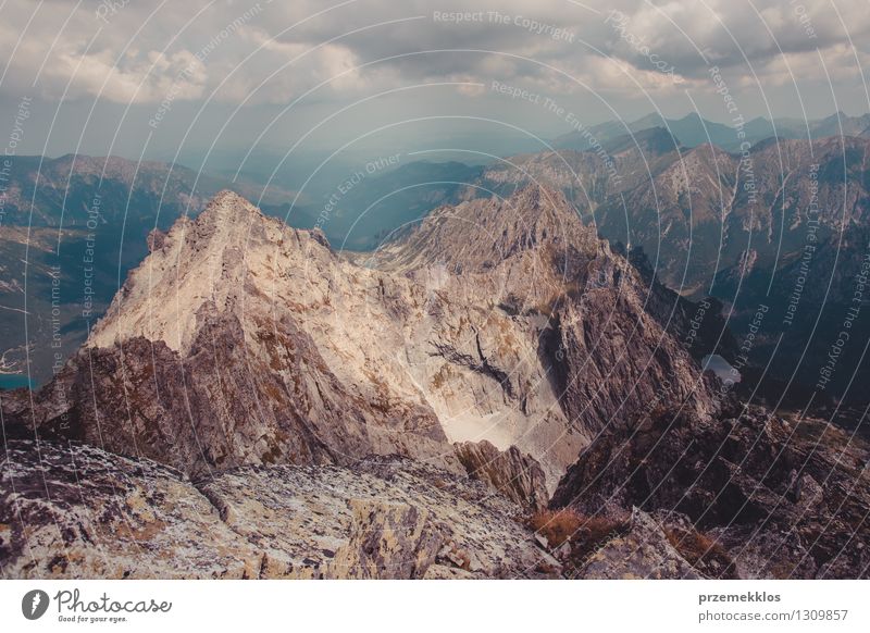 Berglandschaft in Tatras Berge u. Gebirge Natur Landschaft Wolken Felsen Abenteuer entfernt Höhe Halde Gipfel Ambitus Berghang breit Farbfoto Außenaufnahme