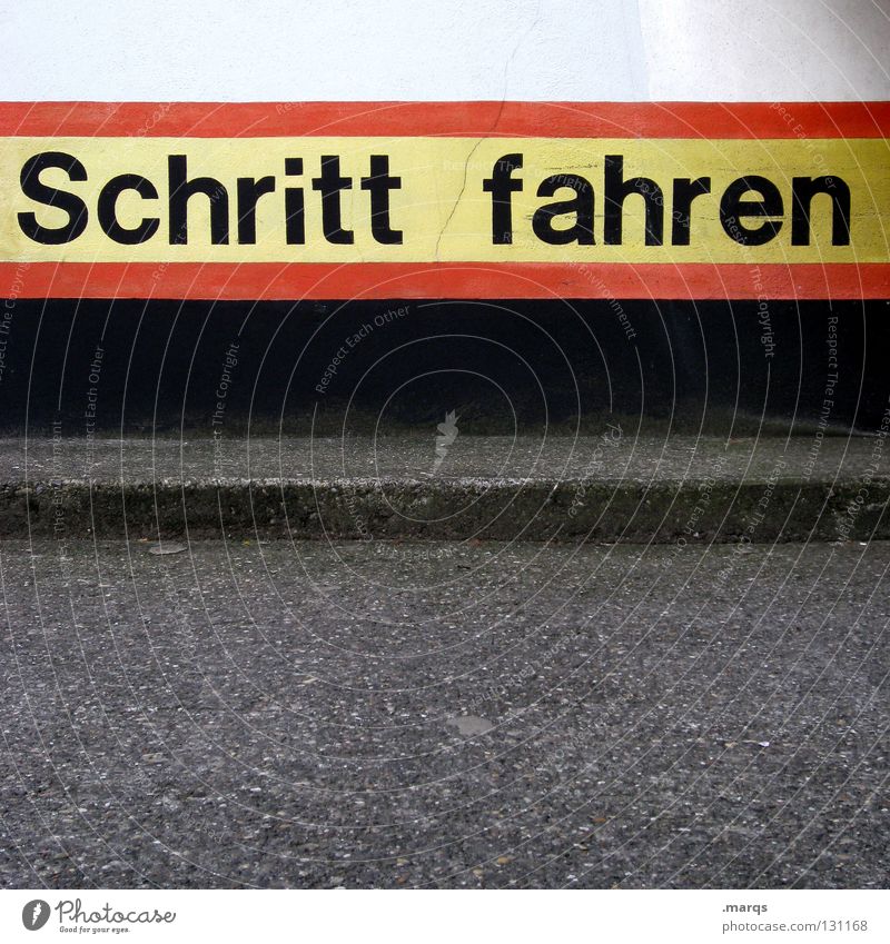 Slowly Straßenverkehrsordnung Verkehr fahren parken Parkplatz Vorschrift auffordern Garage Tiefgarage Typographie rot grau schwarz weiß gelb Verkehrswege