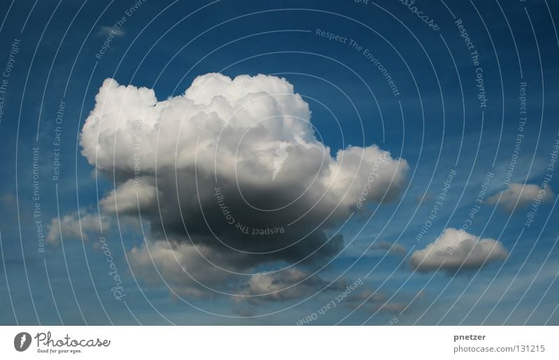 Wolke Wolken weiß grau schlechtes Wetter dunkel groß beeindruckend Himmel Gewitter Kraft blau Regen Strukturen & Formen cloud sky blue white