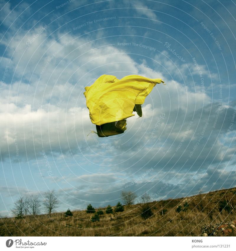 leichter als luft Textilien Stoff Schneider Schweben Flugzeug Luft luftig flattern Geister u. Gespenster Wolken schlechtes Wetter gefroren Momentaufnahme Freude