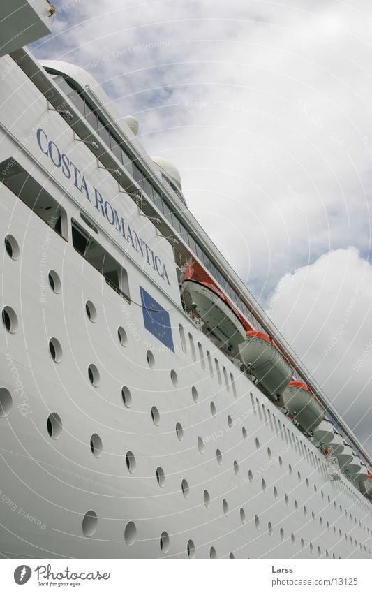 ameisenbagger Castries Bullauge Schifffahrt St. Lucia Hafen cruise ship Bordwand