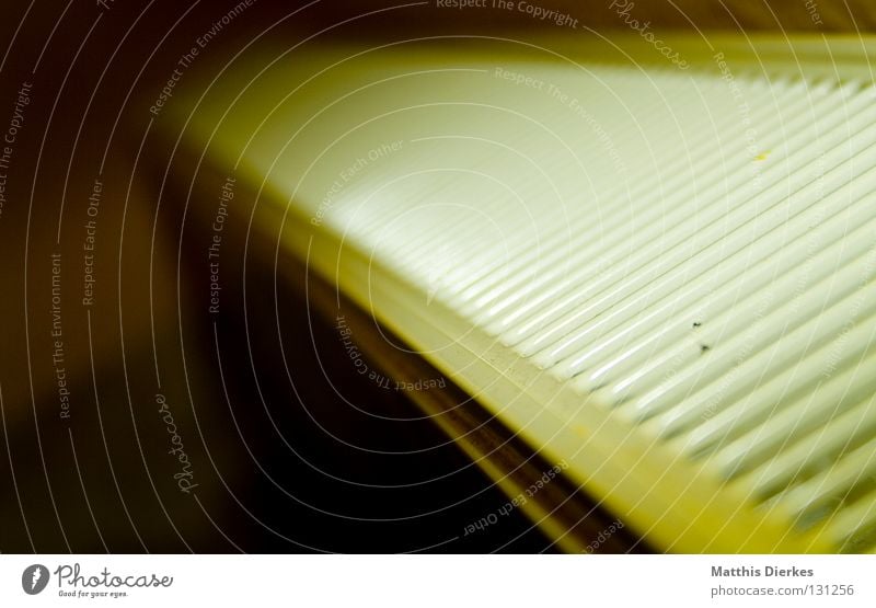 Heizung Physik heiß Wohnung wohnlich teuer heizen Fluchtpunkt nah Raum Einfamilienhaus Temperatur Haushalt Wohnzimmer Möbel Heizkörper Heizungsrohr Wärme Gas