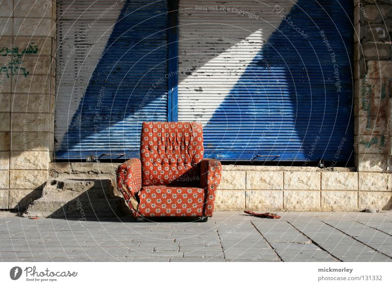 Die Gemütliche Teil 1 Sofa Muster ruhig weiß rot Sammlung Stoff Müll Ladengeschäft Sommer Schatten blau Straße Stadt altstoff sammelzentrum Fliesen u. Kacheln