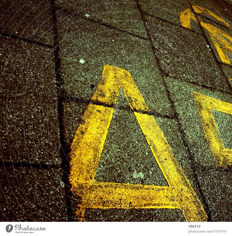 A Buchstaben graphisch Schriftzeichen Hinweisschild Ziffern & Zahlen Lateinisches Alphabet sign Zeichen Schilder & Markierungen Straße Wege & Pfade Plattenbau