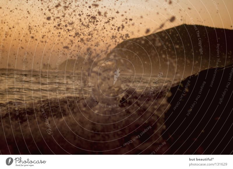 und es wallet und siedet und brauset und zischt° Gischt Brandung Wellen Meer See Stimmung Spanien Sturm Dämmerung Küste Strand Flut fremde welten Wasser