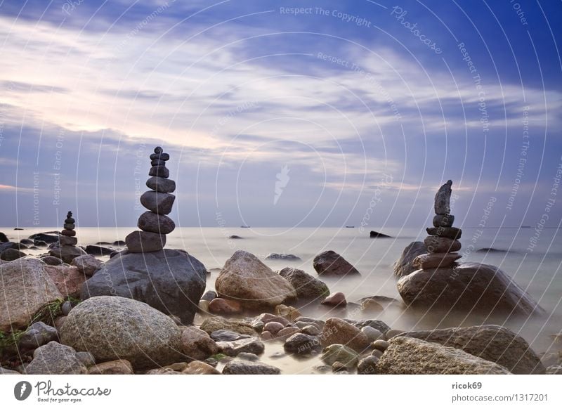 Steintürme Erholung Ferien & Urlaub & Reisen Strand Natur Landschaft Wasser Wolken Felsen Küste Ostsee Meer Turm Wasserfahrzeug blau Romantik Idylle Ziel