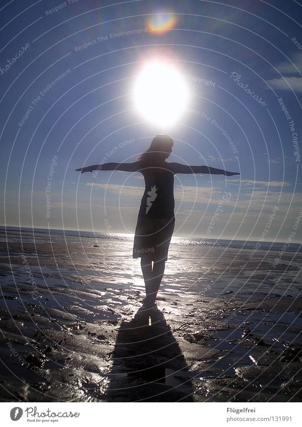 Gott ist bei dir, spürst du es? harmonisch Zufriedenheit ruhig Ferien & Urlaub & Reisen Ferne Freiheit Sommer Sonne Strand Meer Frau Erwachsene Sand Wasser