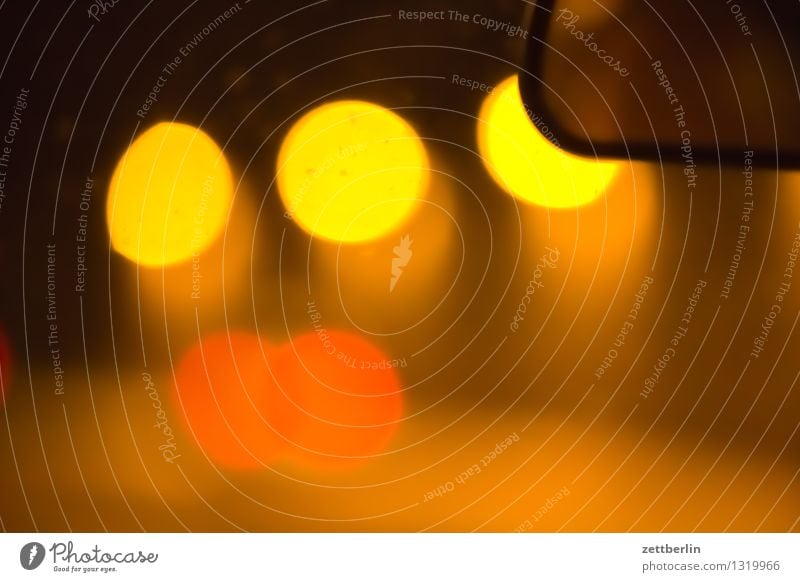 Mondfinsternis Licht Punkt Lichtpunkt Nacht dunkel Scheinwerfer Autoscheinwerfer Baustrahler Lichterscheinung Laterne Straßenbeleuchtung Lampion Farbe