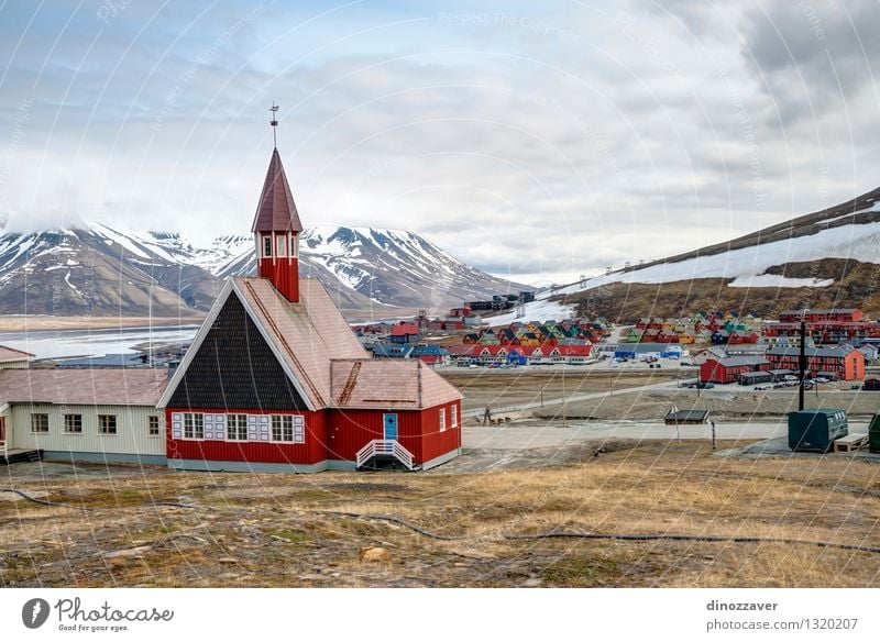 Longyearbyen Kirche Ferien & Urlaub & Reisen Tourismus Sightseeing Sommer Garten Landschaft Pflanze Blume Gras Hügel Dorf Kleinstadt Stadt Gebäude Architektur