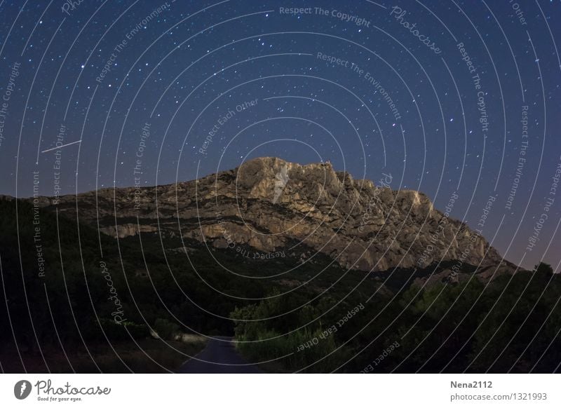 Sainte Victoire by night II Umwelt Natur Landschaft Erde Himmel Wolkenloser Himmel Nachthimmel Stern Schönes Wetter Berge u. Gebirge Bekanntheit dunkel