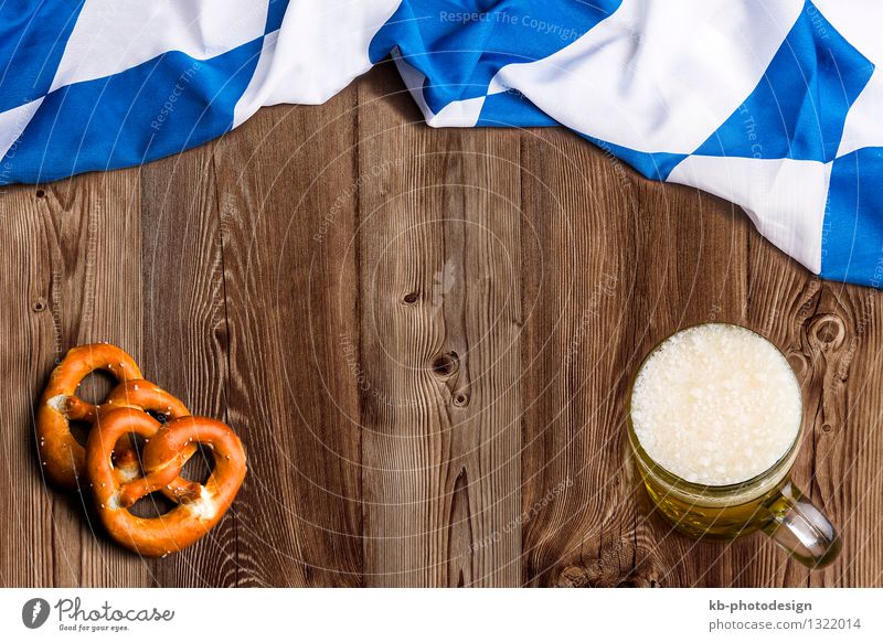 Bavarian flag on wooden board as a background Ernährung Getränk Glas Feste & Feiern Oktoberfest Fahne Essen Ferien & Urlaub & Reisen beer drinking invitation