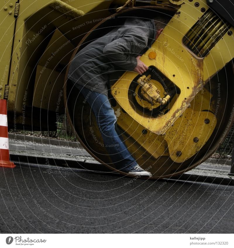 hütchenspieler on work Walze Baustelle Teer Maschine Unfall Angsthase Hut Baseballmütze Mütze Barriere Mann Mensch Lifestyle schlafen Jacke Mauer Trick Verkehr