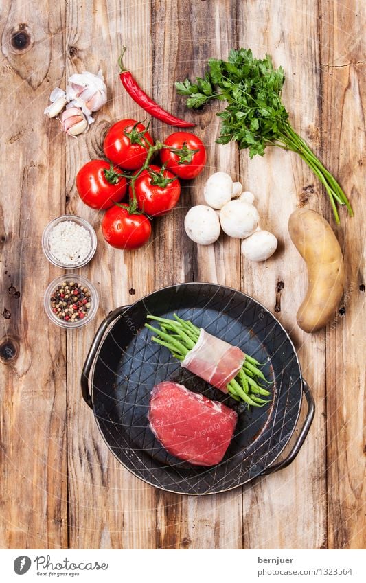 Aufsicht Lebensmittel Fleisch Gemüse Kräuter & Gewürze Bioprodukte Pfanne Essen gut Lebensfreude Steak Rindersteak Eisenpfanne Kartoffeln rustikal Champignons