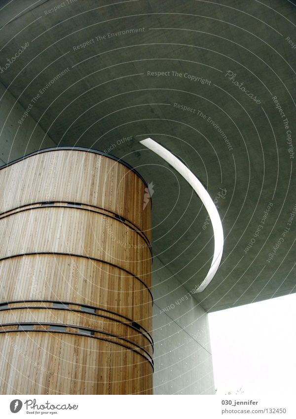 sakraler Bau Beton Holz Kirche puristisch Öffnung kalt grau Architektur modern durchsichtig Detailaufnahme Einsamkeit