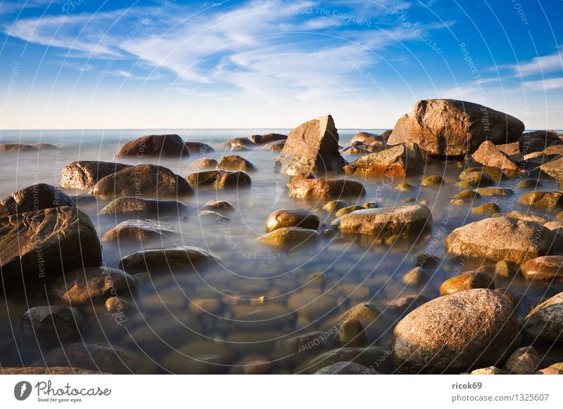 Ostseeküste Ferien & Urlaub & Reisen Strand Natur Landschaft Wasser Wolken Felsen Küste Meer Stein blau Romantik Idylle ruhig Tourismus Steinblock Himmel Rügen