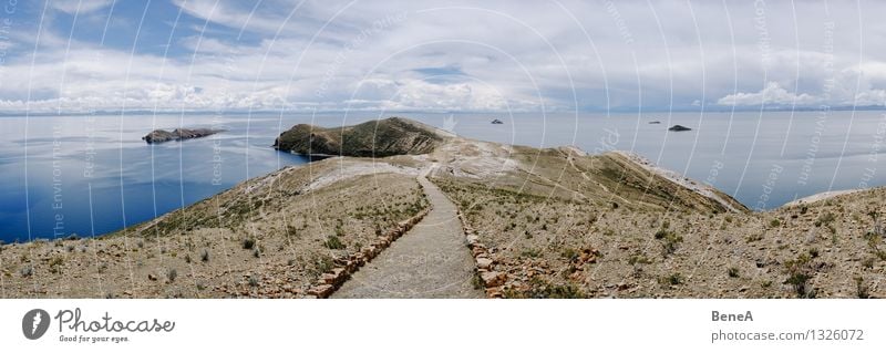 Isla del Sol Ferne Insel wandern Natur Landschaft Erde Sand Wasser Himmel Wolken Horizont Berge u. Gebirge Anden See Titicacasee Sonneninsel Bolivien Südamerika