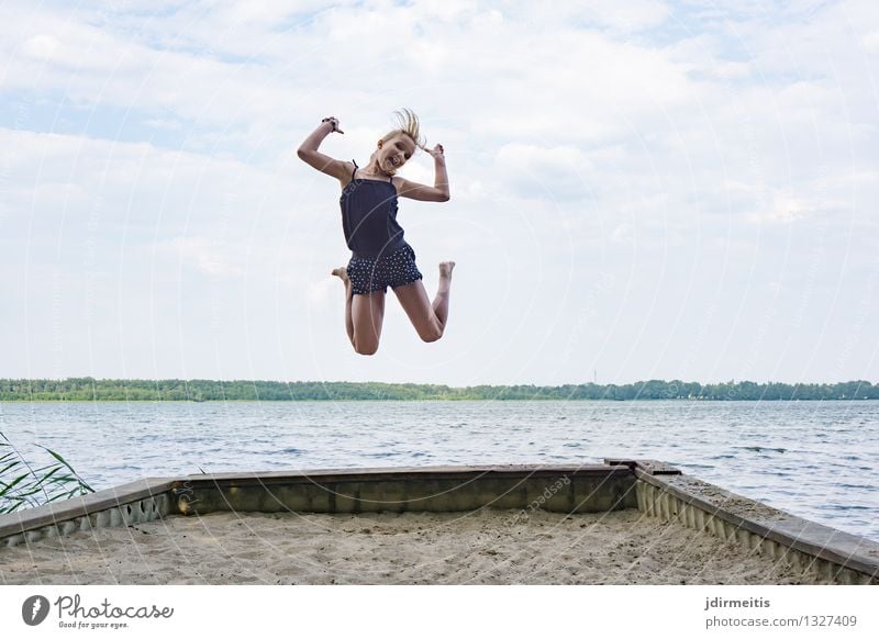 Jump Freizeit & Hobby Spielen Ferien & Urlaub & Reisen Sommer Sonnenbad Mensch feminin Kind Mädchen 1 8-13 Jahre Kindheit Natur Landschaft Wasser Schönes Wetter