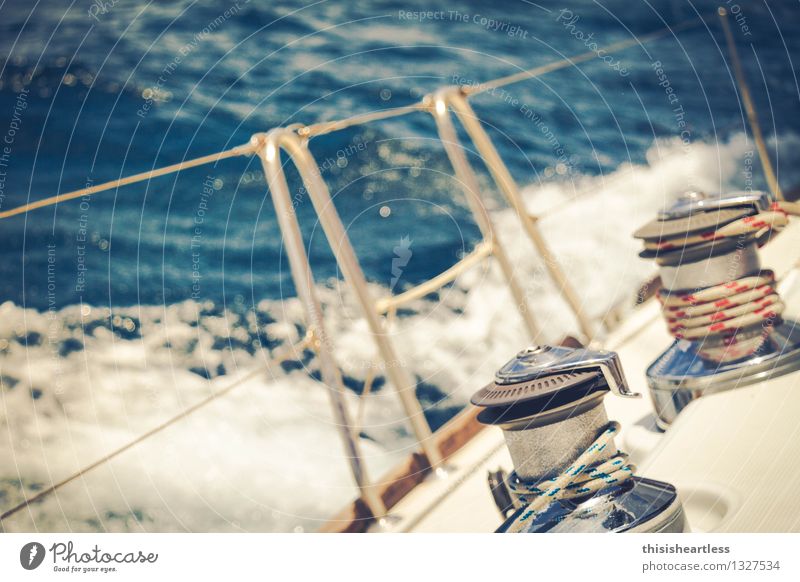 hart am Wind - hart am Limit Reichtum Freiheit Sommer Meer Wellen Wassersport Segeln Wassertropfen Schifffahrt Bootsfahrt Sportboot Jacht Segelboot Segelschiff