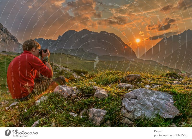 andächtig Umwelt Natur Landschaft Sonnenaufgang Sonnenuntergang Felsen Alpen Berge u. Gebirge Gipfel wandern orange Zufriedenheit rot Fotografieren Innsbruck