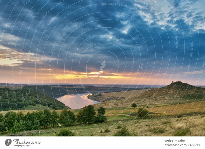 September auf dem Fluss Dniester Natur Landschaft Sand Wasser Himmel Wolken Gewitterwolken Sonnenaufgang Sonnenuntergang Herbst Wetter Wind Baum Gras Sträucher