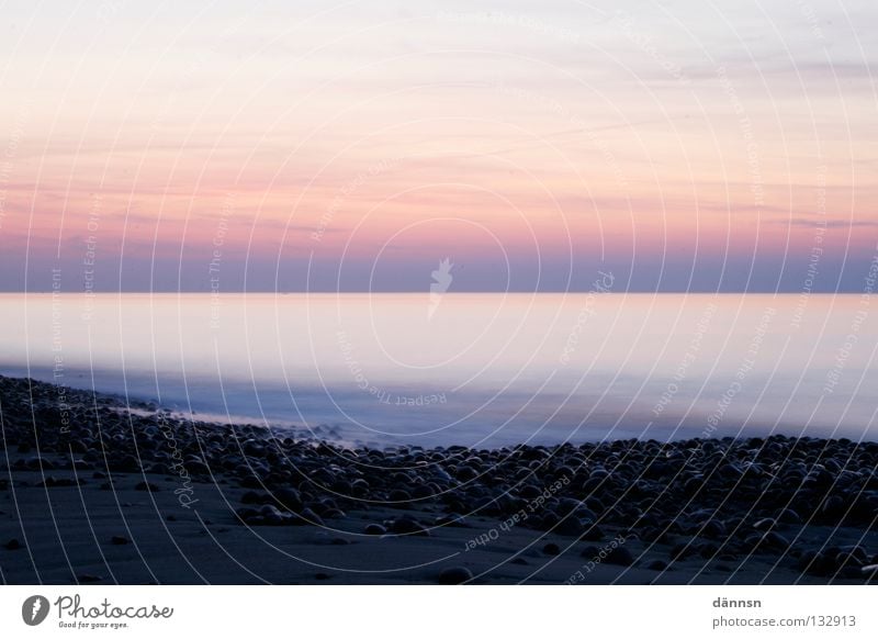 Open Water Strand Meer Rostock Langzeitbelichtung Dämmerung Abend violett Himmel ruhig Gelassenheit Unbekümmertheit weich Wasser blau Stein Ostsee baltic sea