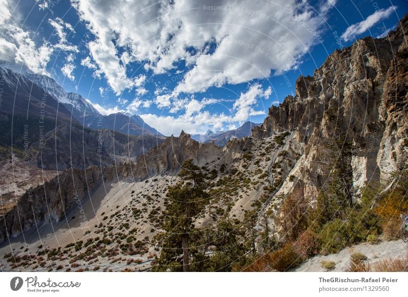 Bergwelt Umwelt Natur Landschaft Urelemente blau braun gelb grau grün schwarz Wolken Himmel Bergen Gipfel Felsen Schnee Nepal wandern entdecken Berge u. Gebirge