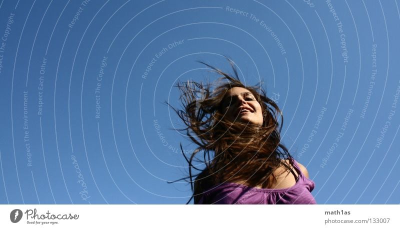 Hanna Porträt springen braun Frau brünett violett Trampolin Freude Haare & Frisuren Wind Gesicht Himmel blau Hair fliegen tramp vöglein hanna bird birds flying