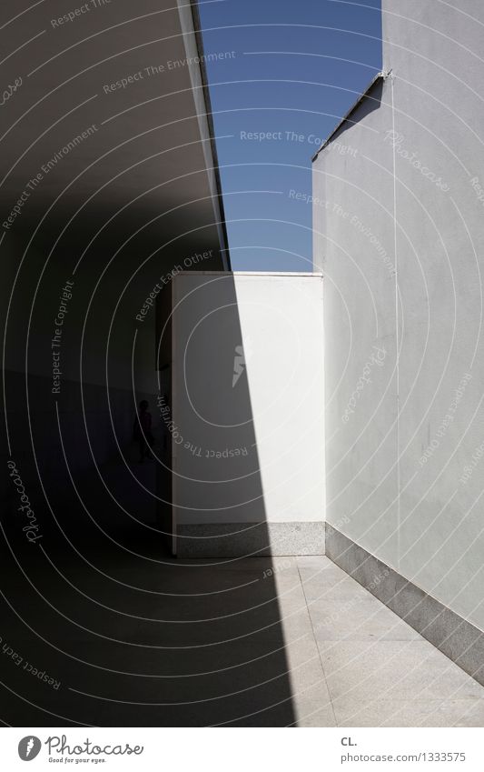 porto \ Wolkenloser Himmel Schönes Wetter Haus Gebäude Architektur Mauer Wand Gang eckig ästhetisch Farbfoto Außenaufnahme abstrakt Tag Licht Schatten Kontrast