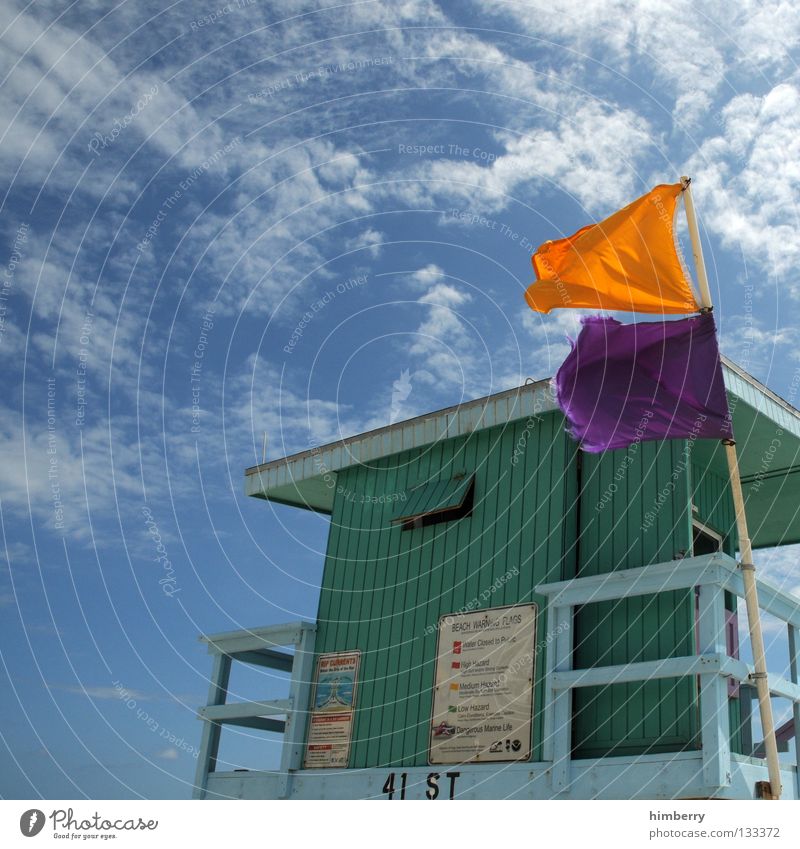 rescue me Strand Küstenwache Meer Haus Fahne Ferien & Urlaub & Reisen Himmel Wolken Detailaufnahme Wachsamkeit wachhaus beach patrol ocean sea Hütte flag flags