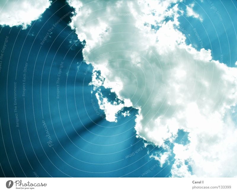 verdeckte Sonne Wolken weiß Horizont Sonnenstrahlen Sommer rückwärts Muster dunkel Schatten über den Wolken Flugzeug Mexiko blau Himmel Linie hell eindrücklich