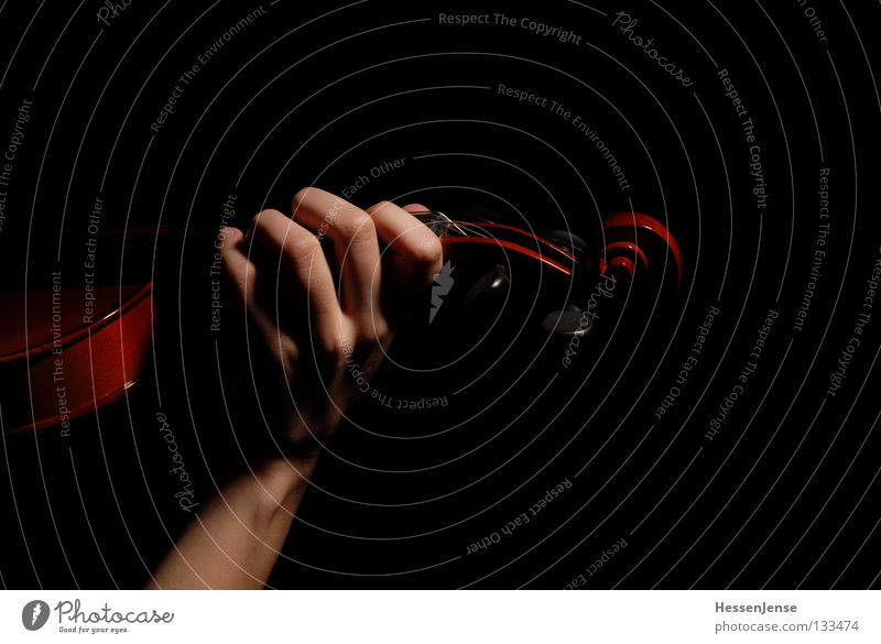 Hand 27 Hoffnung Geige Orchester Finger Saite schwarz dunkel Gefühle Spielen Kunst Kunsthandwerk Konzentration Freizeit & Hobby Viloline Musik Leidenschaft Arme