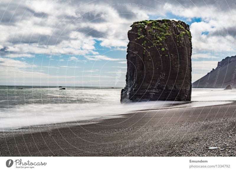 Fels in der Brandung Ferien & Urlaub & Reisen Tourismus Ferne Freiheit Sommer Sonne Strand Meer Wellen Umwelt Natur Landschaft Urelemente Luft Wasser Himmel