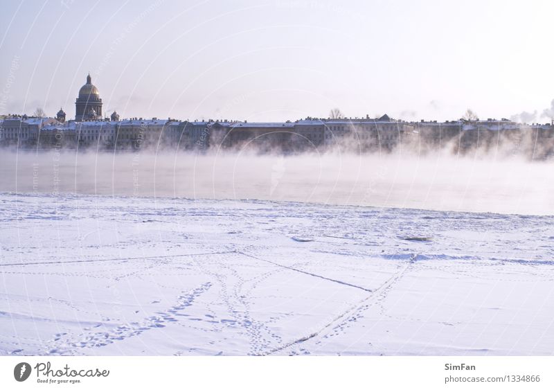 Nebel Neva Fluss Meer Winter Schnee Fuß Natur Himmel Küste See Bach Stadt Stadtzentrum Kirche Gebäude Fußspur frieren dunkel kalt Frost Eis eisig Kruste